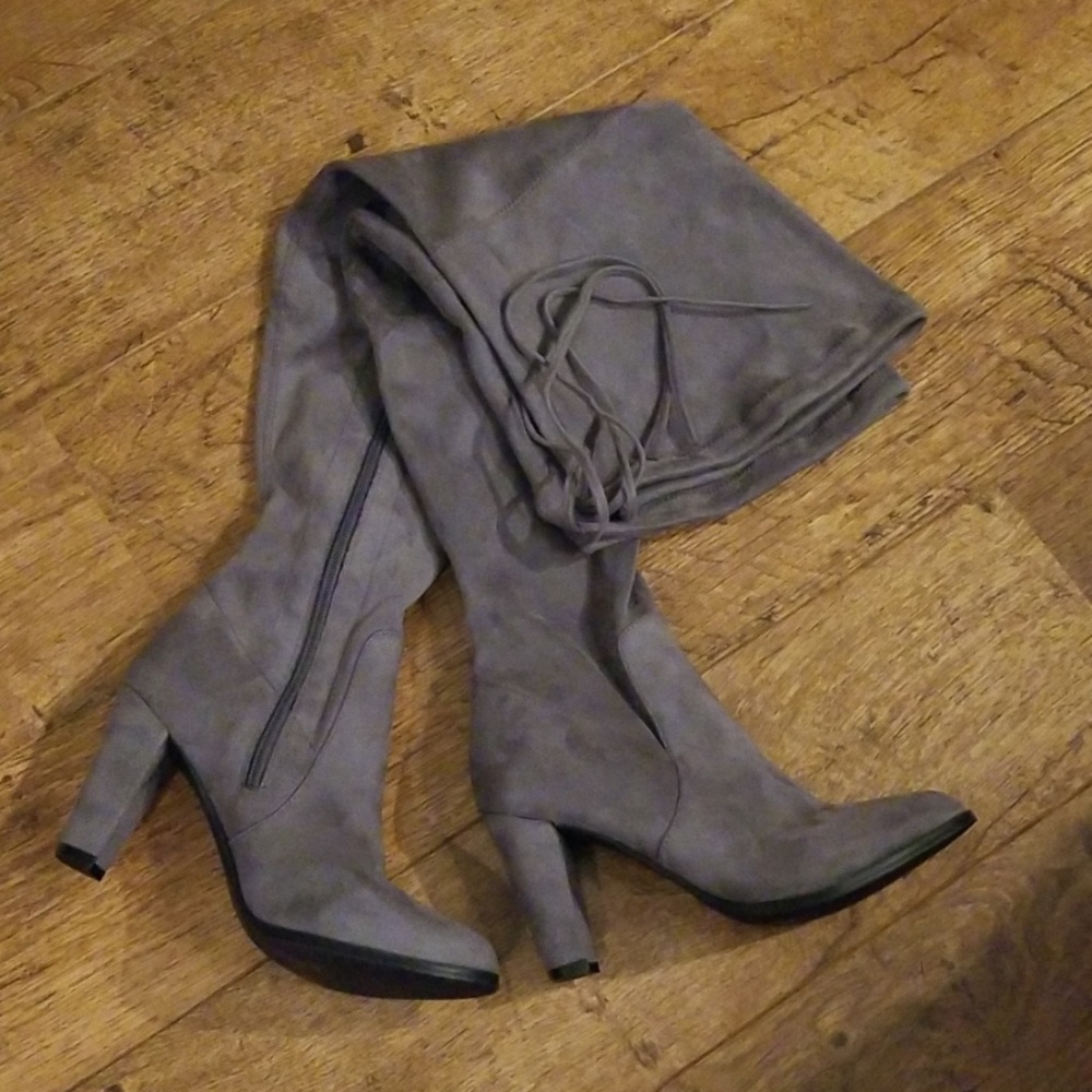 Boots - Picture 5 of 8